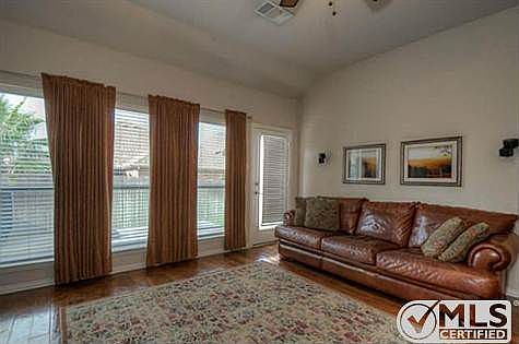 4th image of 3424 Beekman Dr