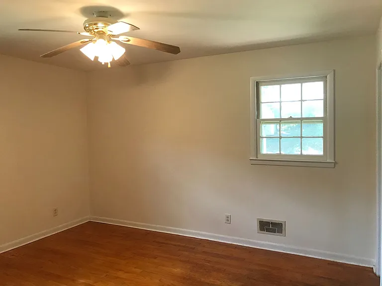 946 Boswell Dr — Photo 10