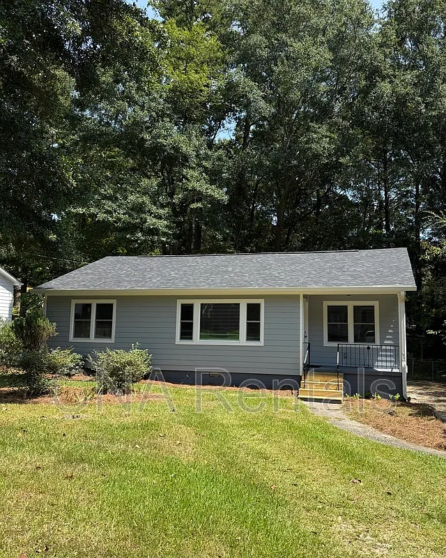 3 bed, 1.0 bath, 1150 sqft, $1,975 — Photo 1