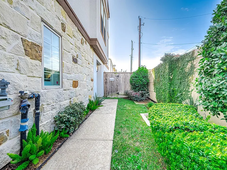 11027 Acorn Falls Dr — Photo 11