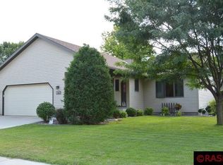 1753 Green Acres Dr, North Mankato, MN 56003