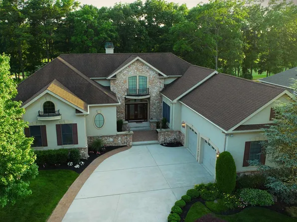 69 Pebble Beach Dr, Egg Harbor Township, NJ 08234