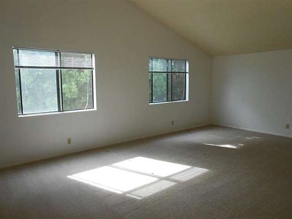 4th image of 2804 Los Nogales Ave