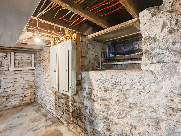 511 W Schirmer St #2F — Photo 37