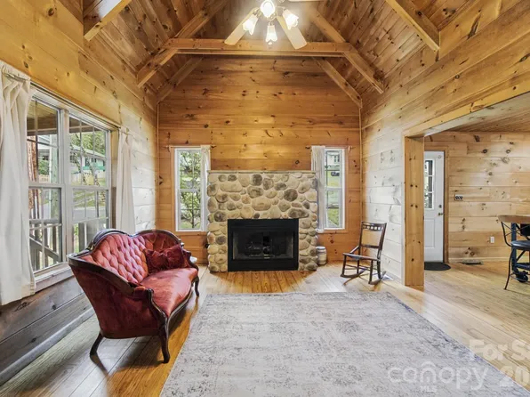 1 Locust Ave, Asheville, NC 28804