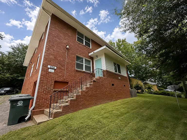 305 Sunrise Ln #C — Photo 16