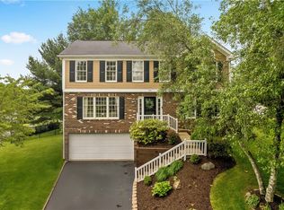 401 Pebble Creek Dr, Cranberry Township, PA 16066