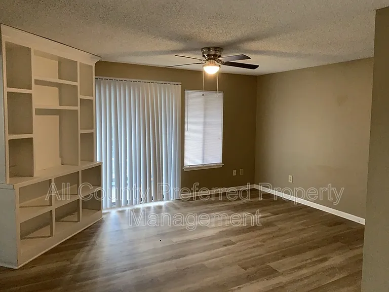 3515 Sable Palm Ln #M — Photo 2