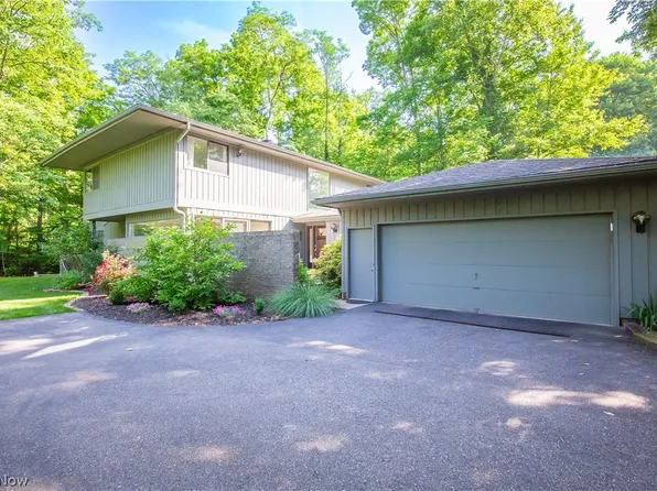 672 Glen Eden Ct, Aurora, OH 44202