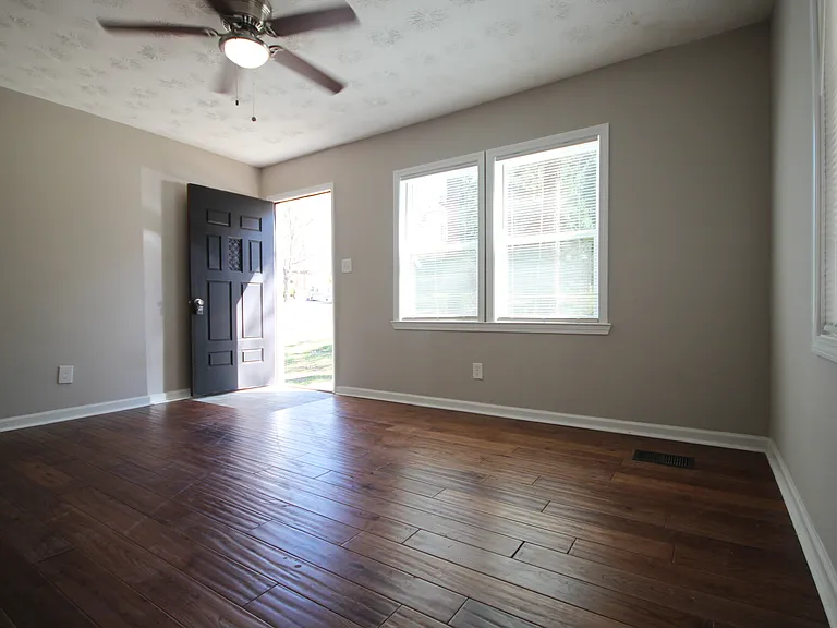 815 Gettysburg Trl NE — Photo 6