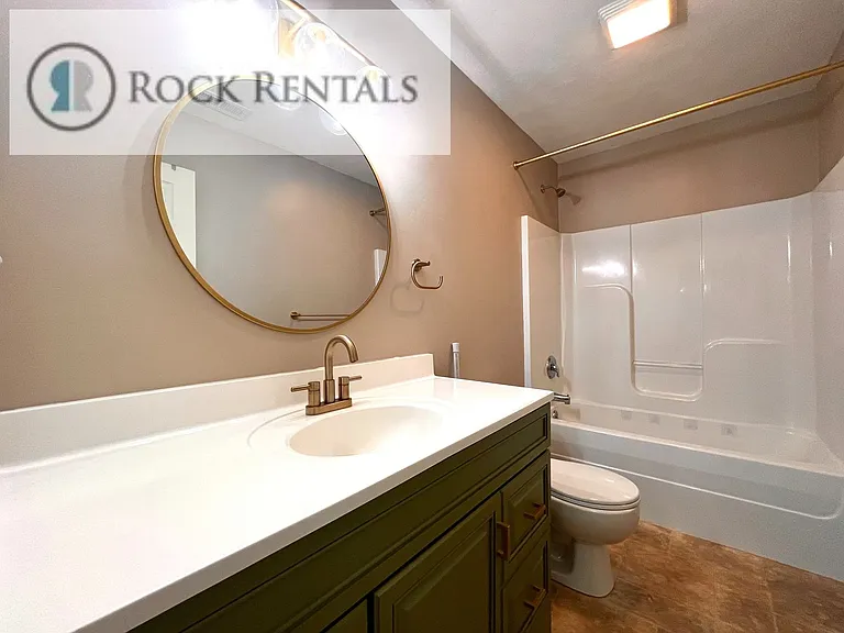 1611 W 17th Ave — Photo 7