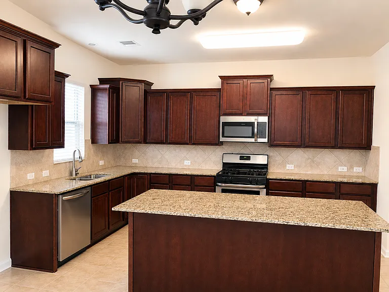 1418 Gardenia Ln — Photo 5