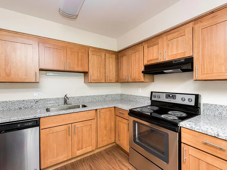 Royal Greens Apartments — Photo 10