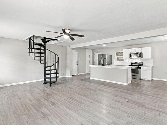 3rd image of 500 Ruth St