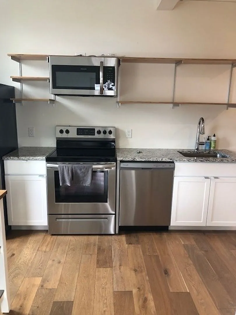1BR/1BA Available Now!! Partially Furnished - Great Portland Location!! — Photo 1