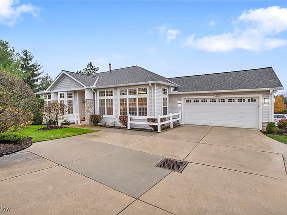 2nd image of 185 Blossom Ln