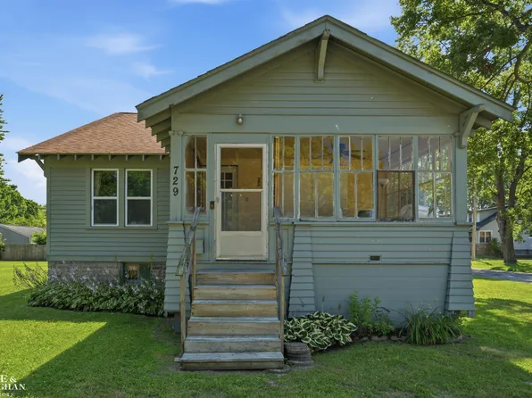 729 Smith St, Algonac, MI 48001