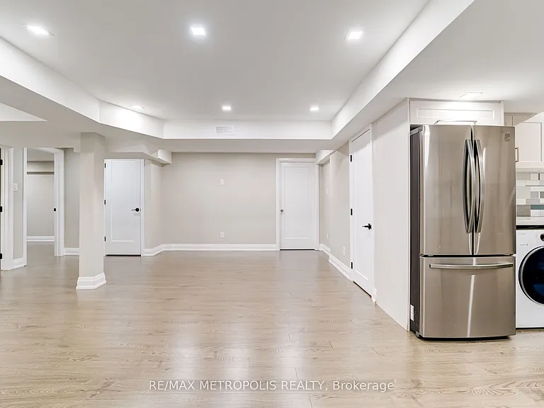 33 Tweedie Cres #BASEMENT — Photo 5