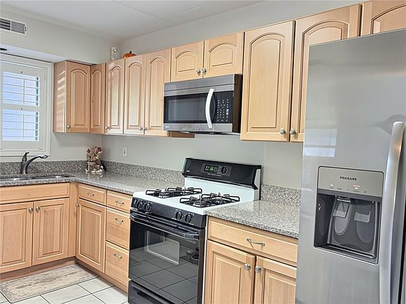 2nd image of 650 E Greenwich Ave APT 7-109