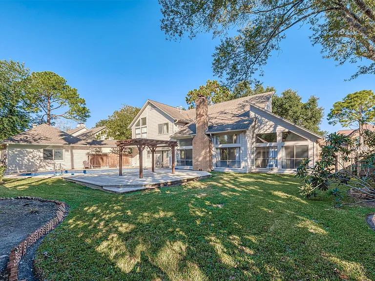15714 Sylvan Lake Dr — Photo 46
