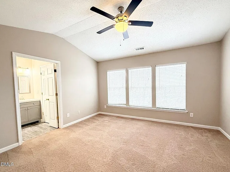 412 Canyon Lake Cir — Photo 11