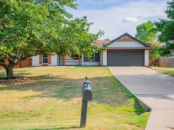 604 Holly Dr, Burleson, TX 76028