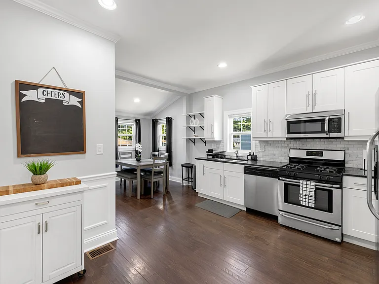 1513 Clinton Ave — Photo 13