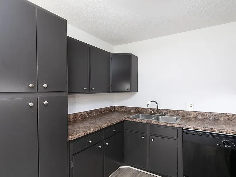 5th Avenue Apartments — Photo 41