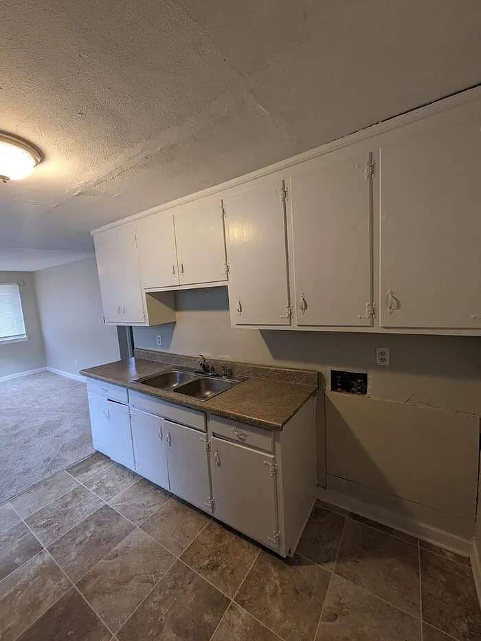 2 bed, 1.0 bath, 624 sqft, $895 — Photo 2
