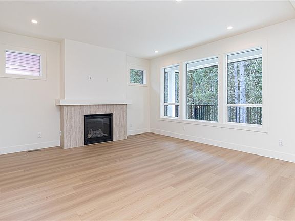 5th image of 2172 Bellflower Dr
