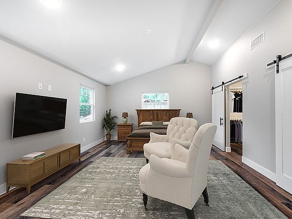 3rd image of 1061 Calle Tulipan