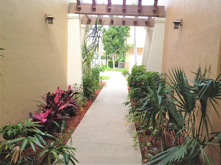 685 Pacific Grove Dr #2 — Photo 20
