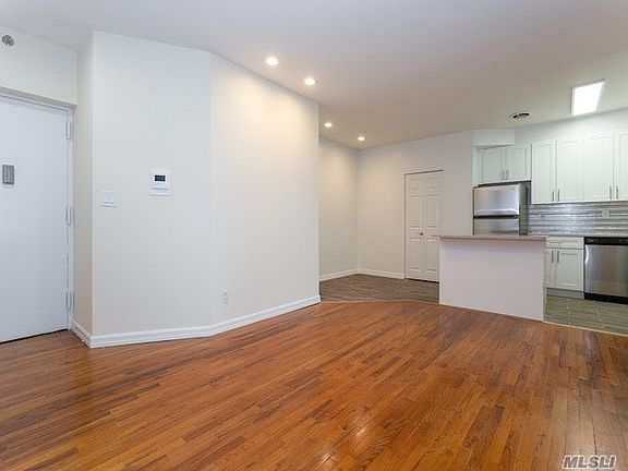 5th image of 25 West Broadway