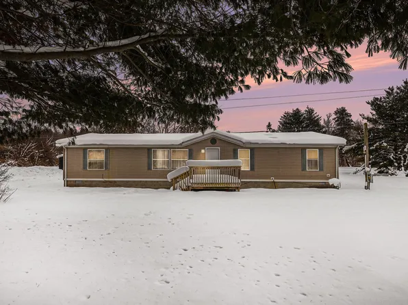 12820 Pinewood St NE, Gowen, MI 49326