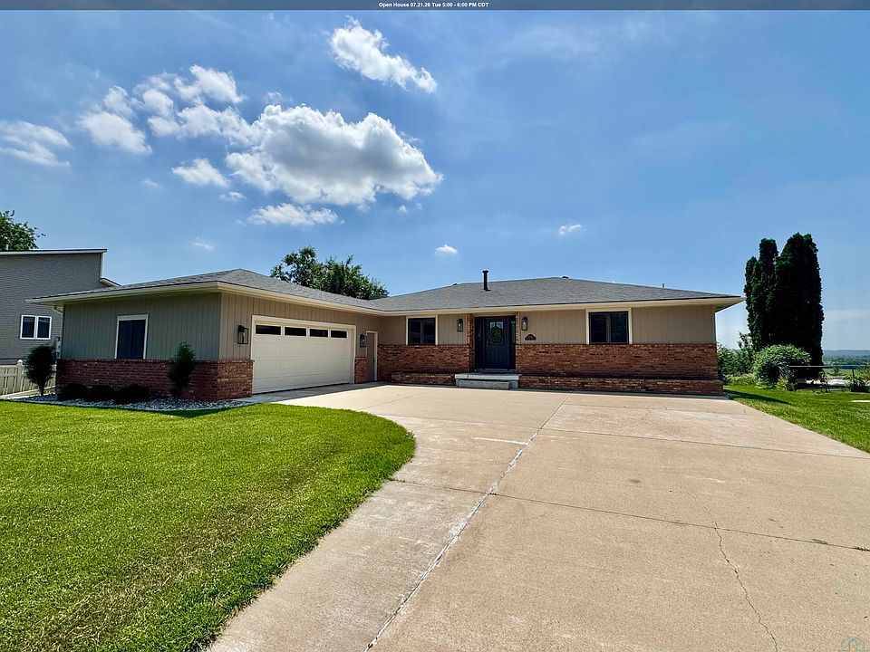 1st image of 1556 Crestview Dr