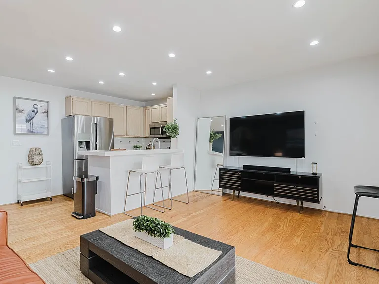 2721 2nd St #210 — Photo 8
