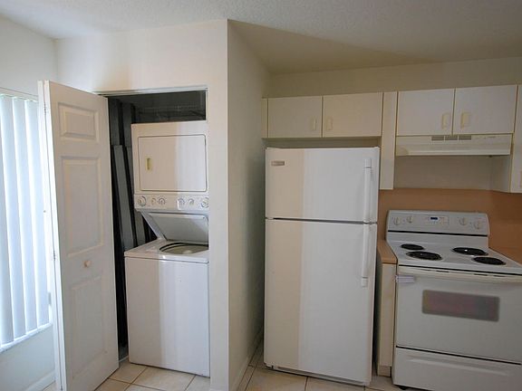 3rd image of 849 Summit Lake Dr
