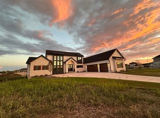 806 Nancy Ct, Waunakee, WI 53597