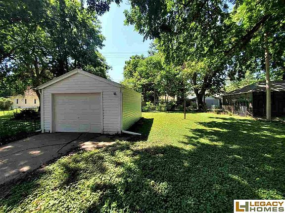 4th image of 1119 Peach St