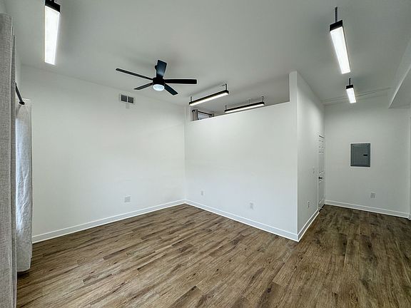 3rd image of 4444 Huntington Dr S