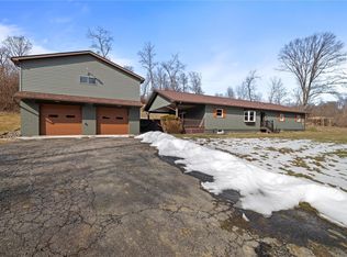 111 Holsing Ln, Tarentum, PA 15084