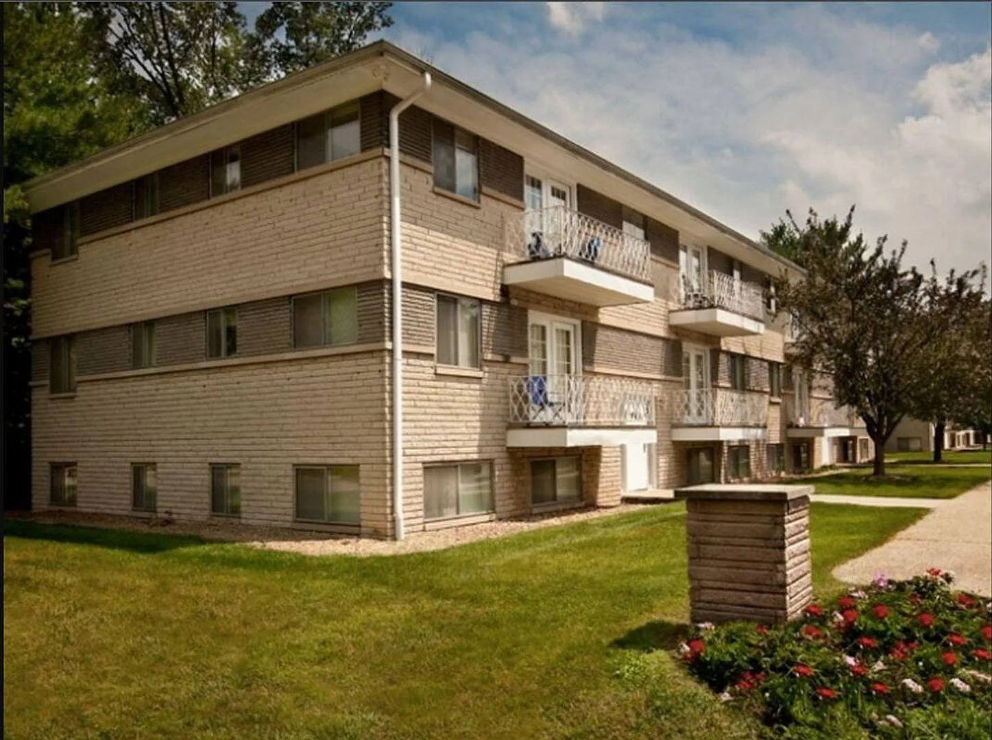Remodeled Apartments Walking Distance from IU Campus — Photo 1
