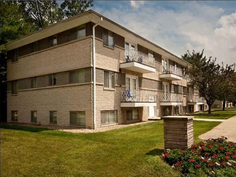 Remodeled Apartments Walking Distance from IU Campus — Photo 1