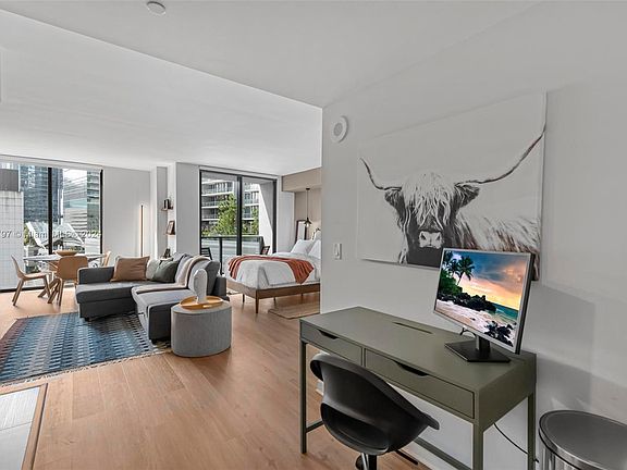 4th image of 31 SE 6th St APT 1403