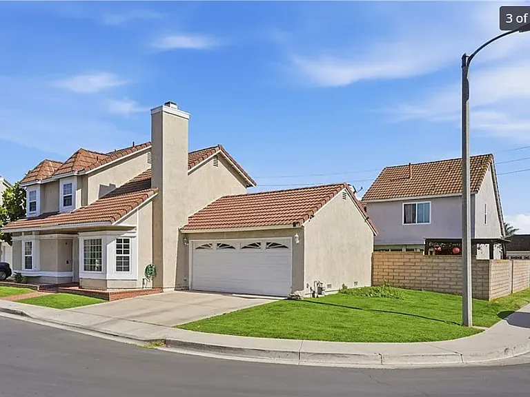 321 Burlington Cmn — Photo 3