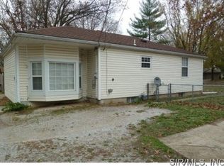 1408 Ash St, Highland, IL 62249
