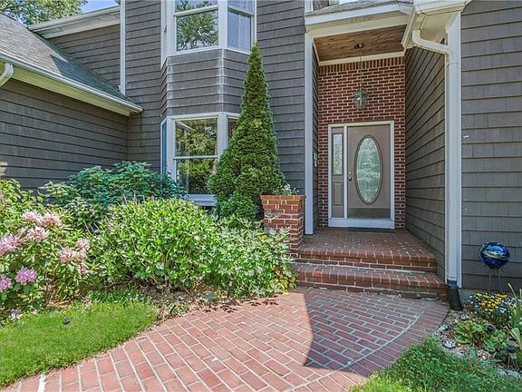 3rd image of 50 Wildwood Ct N