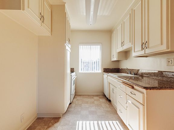 3rd image of 5025 Coldwater Canyon Ave #17