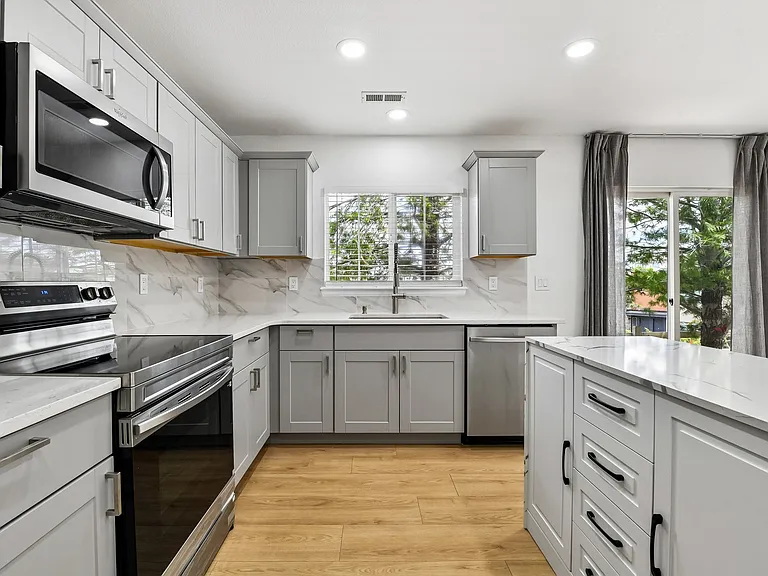 10094 Amston St — Photo 5