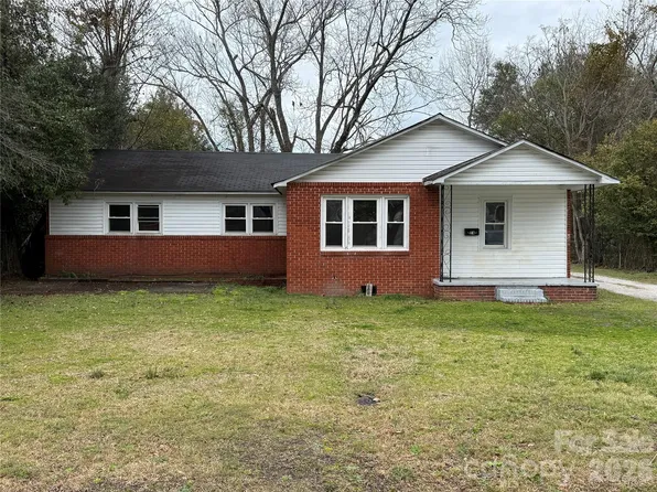 74 Victory Dr, Cheraw, SC 29520